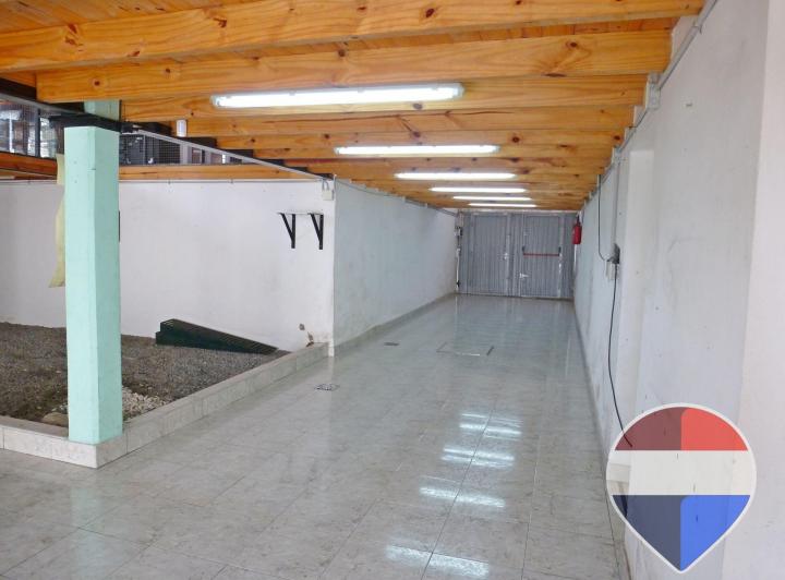 Local comercial · 200m² · 8 Cocheras