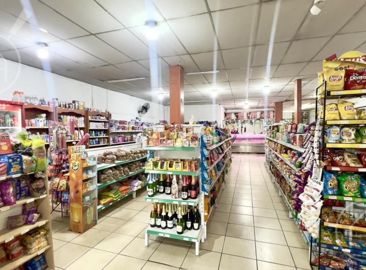Local comercial · 328m² · 2 Ambientes