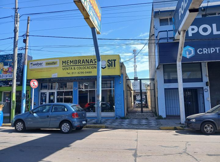 Local comercial · 150m² · 1 Dormitorio · 4 Cocheras