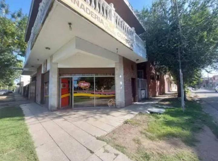 Local comercial · 226m² · 1 Ambiente · 2 Cocheras