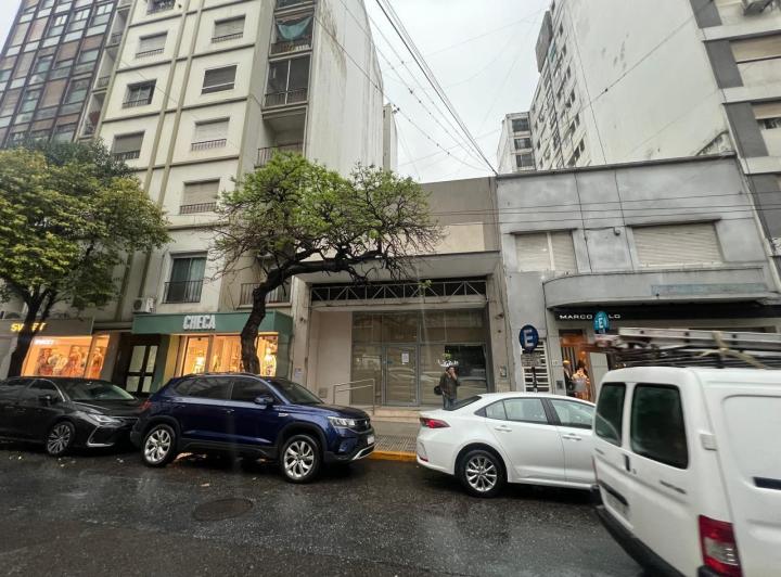 Local comercial · 247m²
