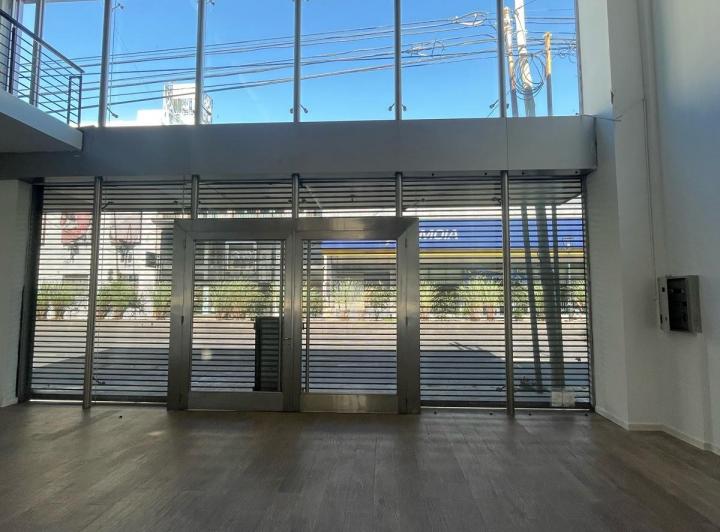 Local comercial · 480m² · 27 Cocheras