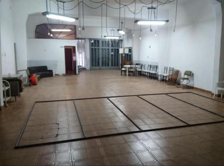 Local comercial · 240m² · 2 Ambientes