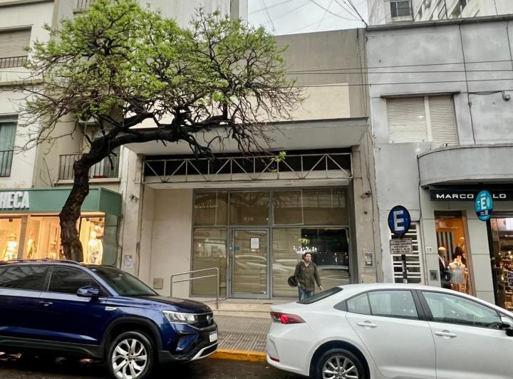 Local comercial · 247m²