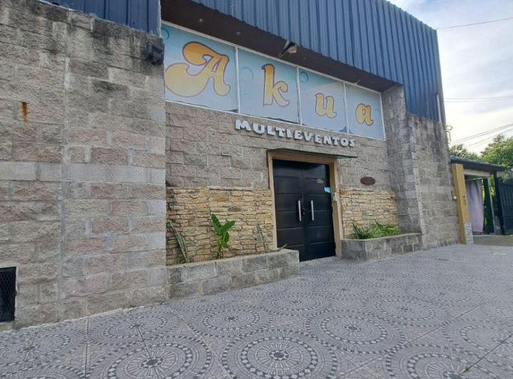 Bodega-Galpón · 217m² · 1 Ambiente · 2 Cocheras