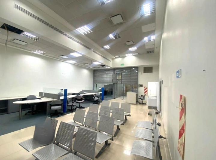 Local comercial · 240m² · 8 Ambientes