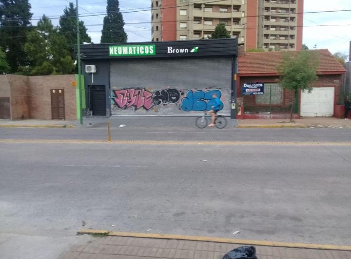 Local comercial · 200m²