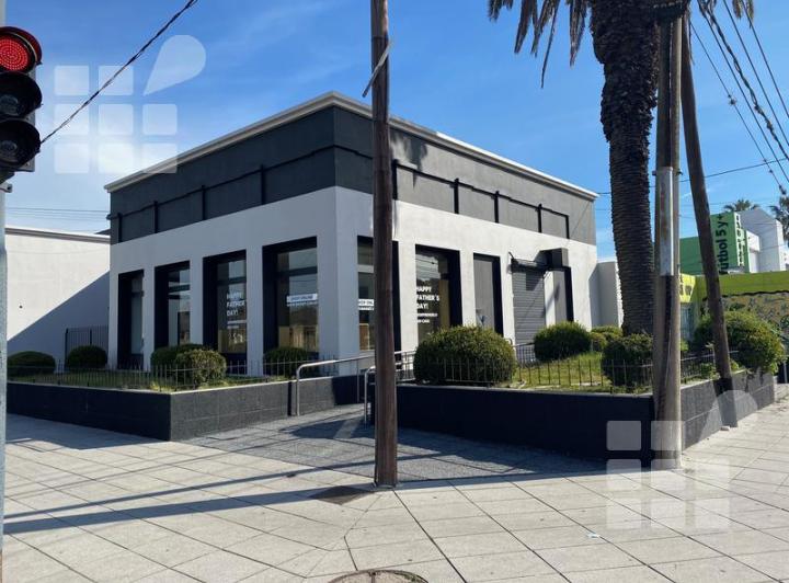 Local comercial · 180m²