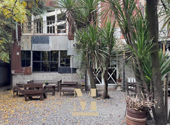 Local comercial · 180m²