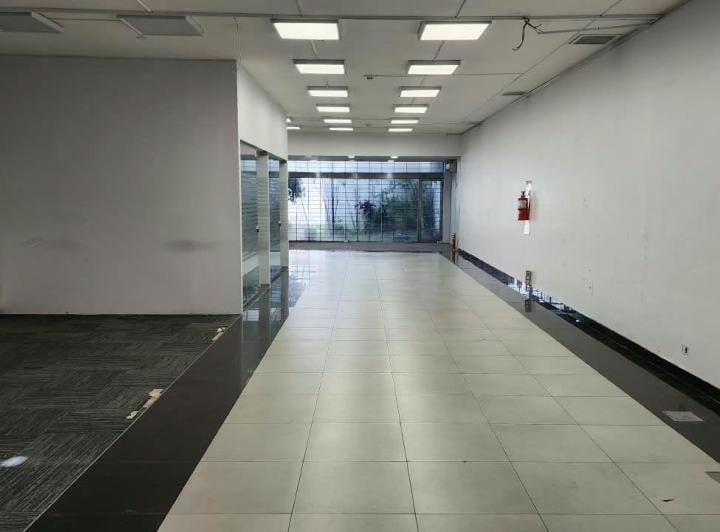 Local comercial · 518m²