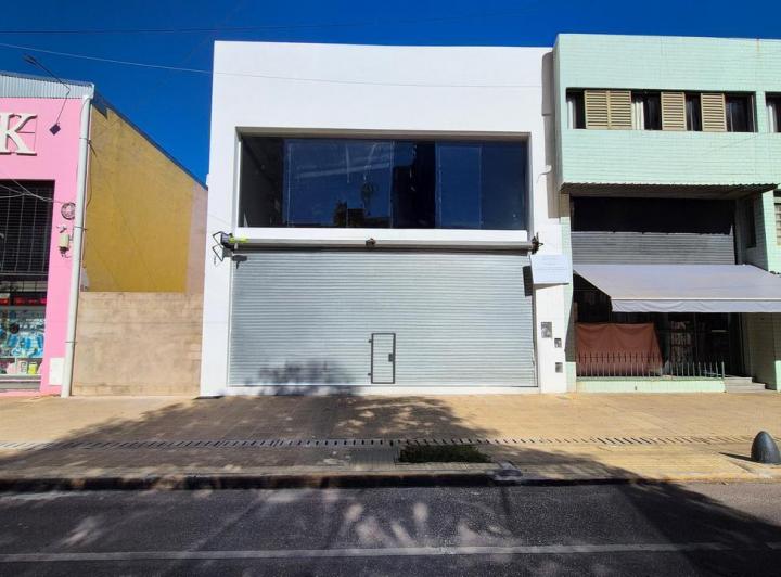 Local comercial · 382m²