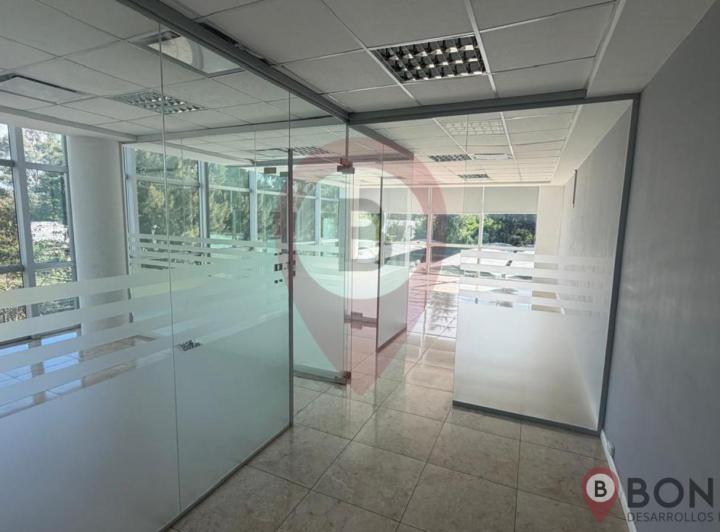 Oficina comercial · 80m² · 4 Ambientes · 1 Cochera