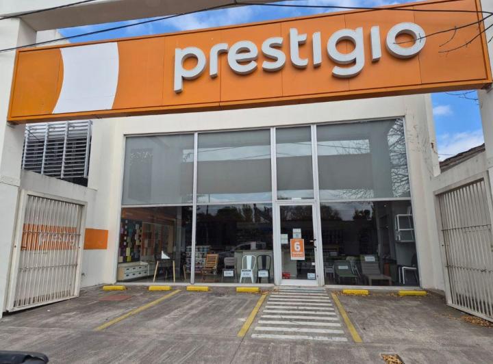 Local comercial · 185m² · 1 Ambiente · 4 Cocheras