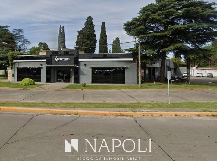 Local comercial · 1200m²