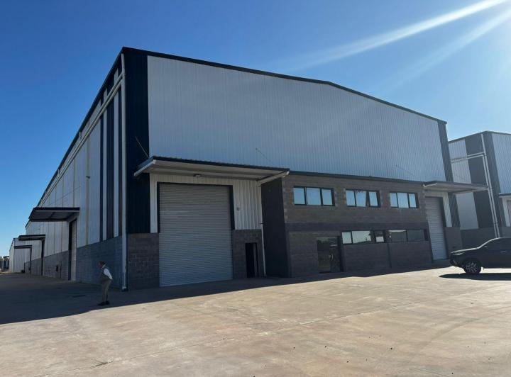Depósito · 3400m² · 5 Cocheras