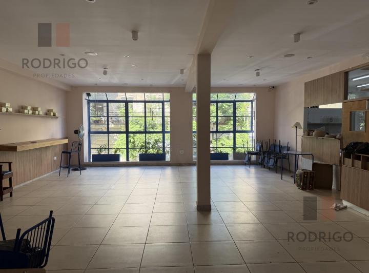 Local comercial · 305m²