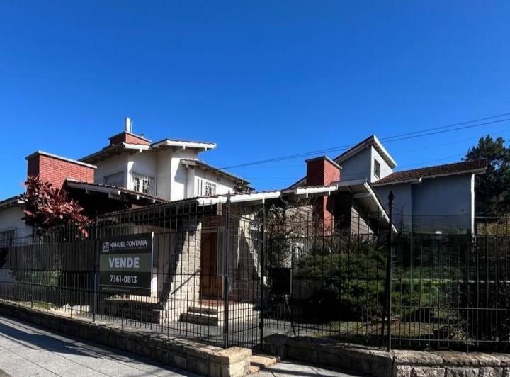 Casa · 193m² · 6 Ambientes · 2 Cocheras