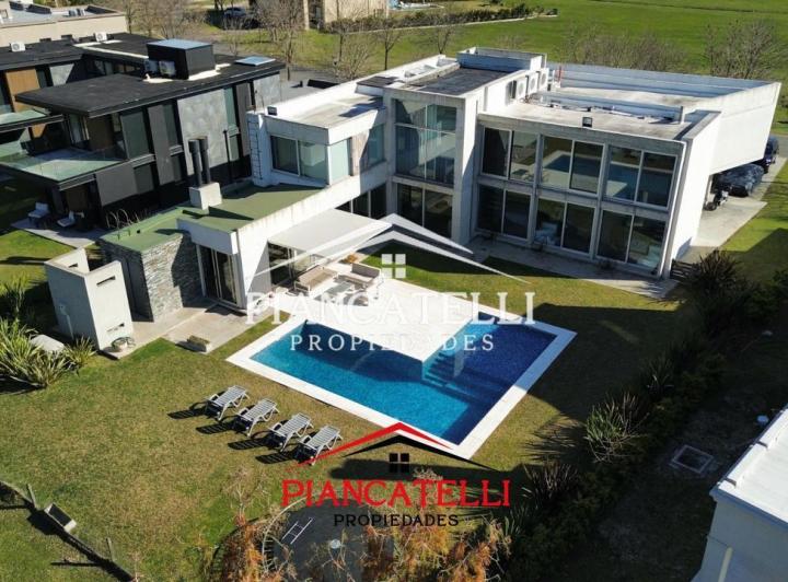 Casa · 440m² · 7 Ambientes · 2 Cocheras
