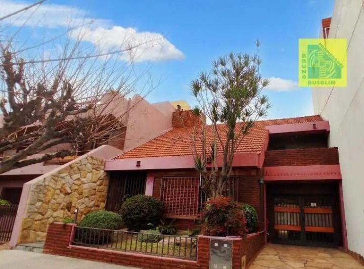 Casa · 200m² · 4 Ambientes · 1 Cochera