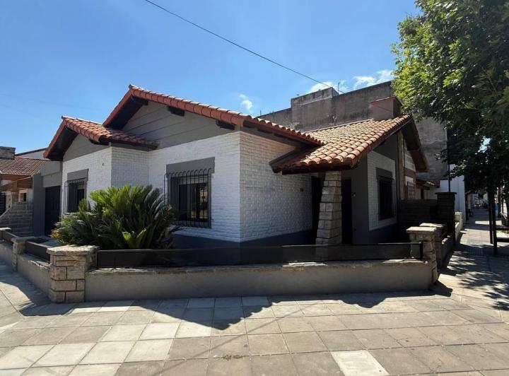 Casa · 90m² · 3 Ambientes · 1 Cochera