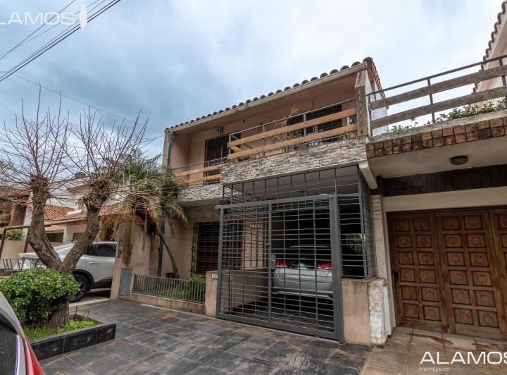 Casa · 110m² · 5 Ambientes · 1 Cochera