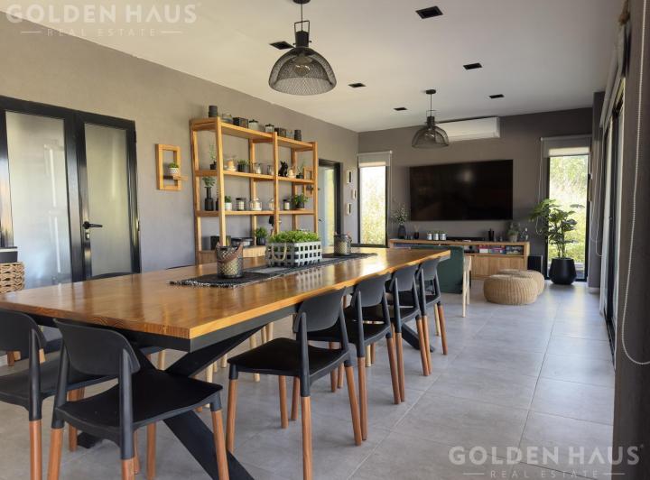 Casa · 170m² · 3 Ambientes · 3 Cocheras