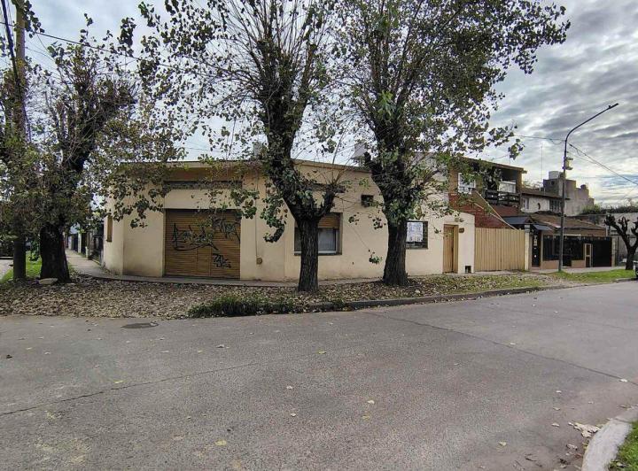 Casa · 130m² · 4 Ambientes · 3 Cocheras