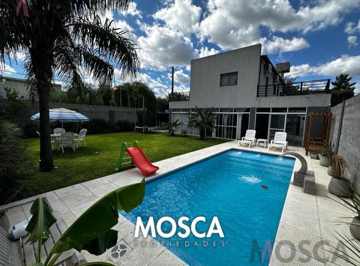 Casa · 300m² · 6 Ambientes · 3 Cocheras
