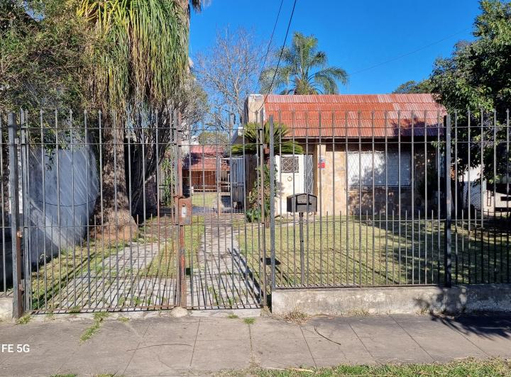 Casa · 140m² · 5 Ambientes · 2 Cocheras