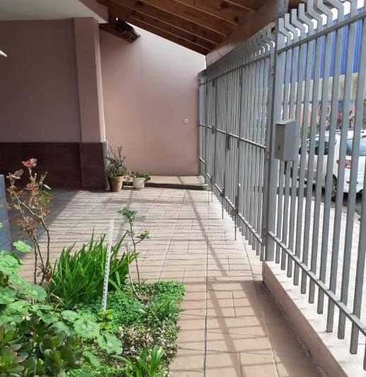 Casa · 100m² · 5 Ambientes · 1 Cochera
