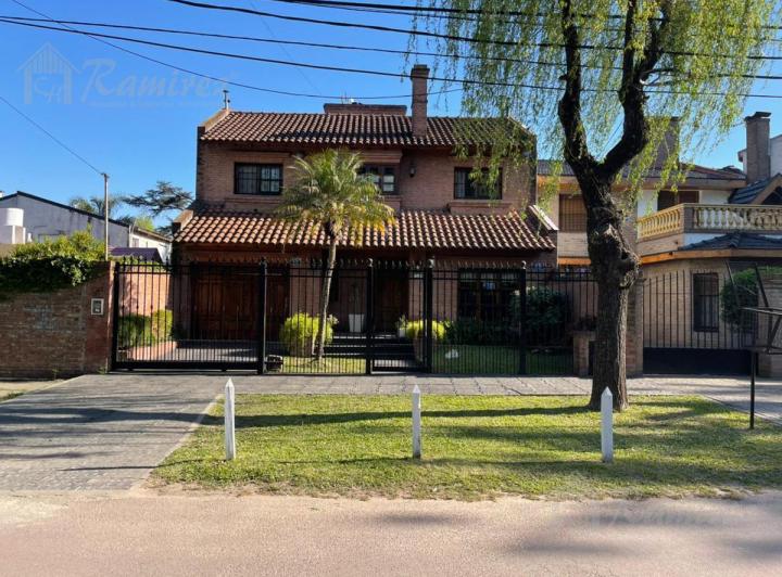 Casa · 175m² · 4 Ambientes · 1 Cochera