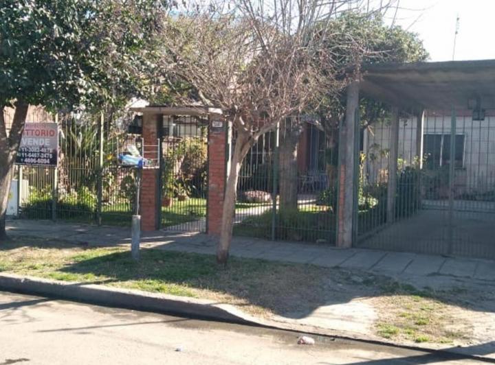 Casa · 200m² · 4 Ambientes · 1 Cochera