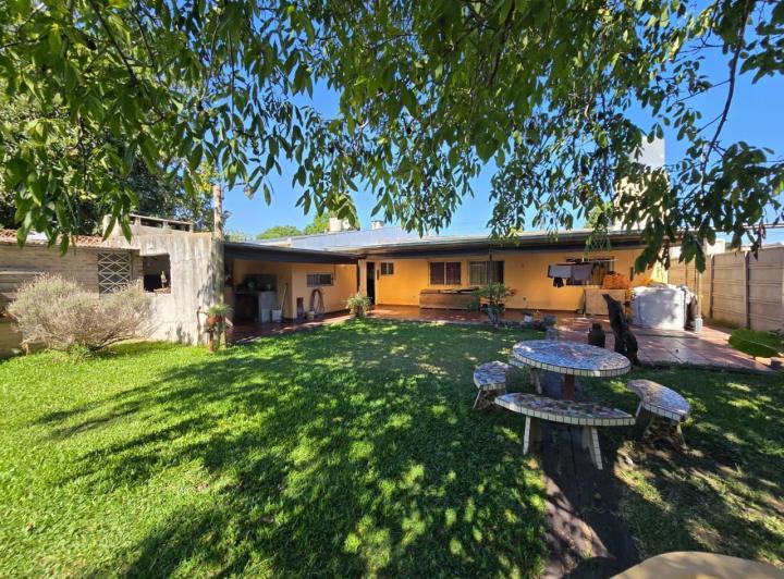 Casa · 180m² · 5 Ambientes · 4 Cocheras