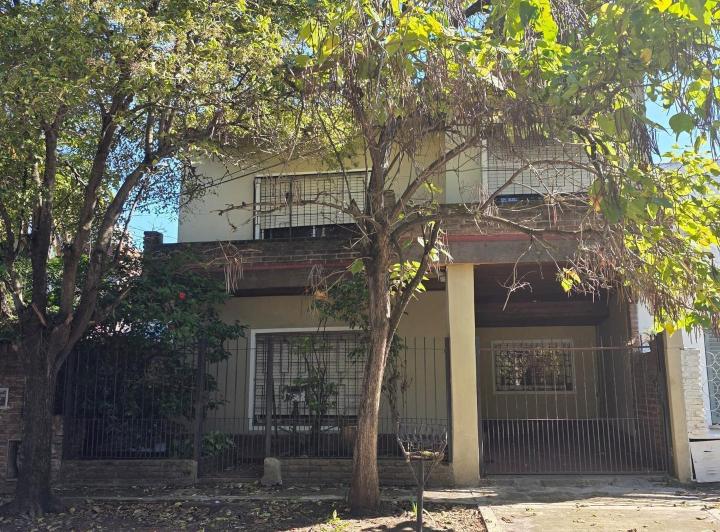 Casa · 180m² · 5 Ambientes · 1 Cochera