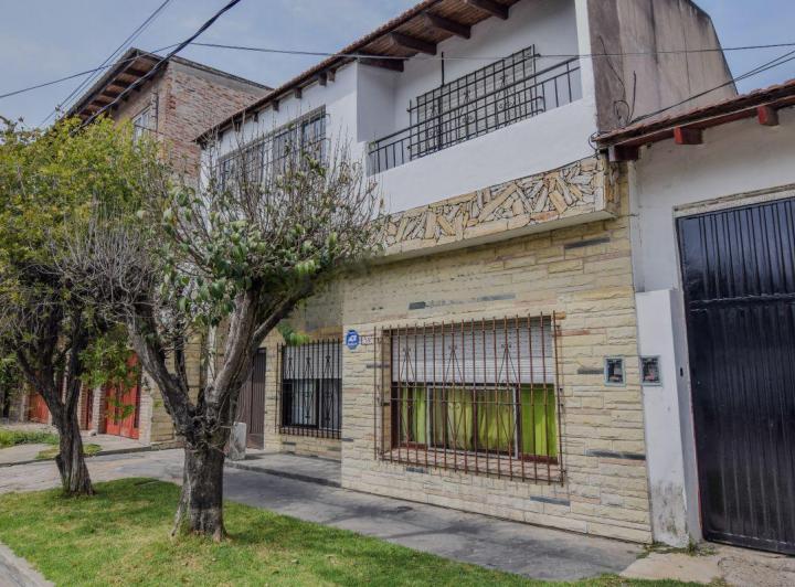 Casa · 180m² · 5 Ambientes · 1 Cochera