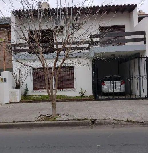 Casa · 199m² · 4 Ambientes · 1 Cochera
