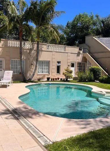 Casa · 350m² · 7 Ambientes · 1 Cochera
