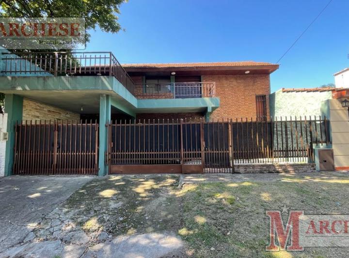 Casa · 184m² · 4 Ambientes · 3 Cocheras