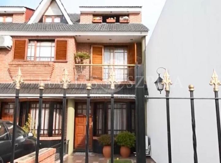 Casa · 100m² · 4 Ambientes · 1 Cochera