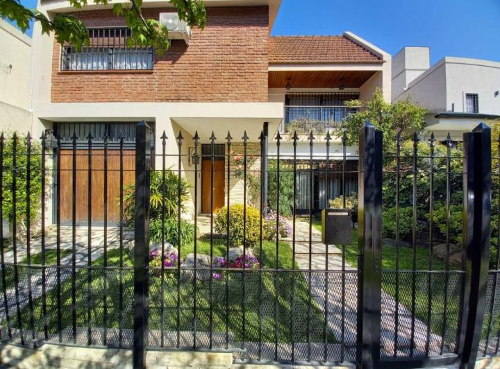 Casa · 150m² · 4 Ambientes · 1 Cochera