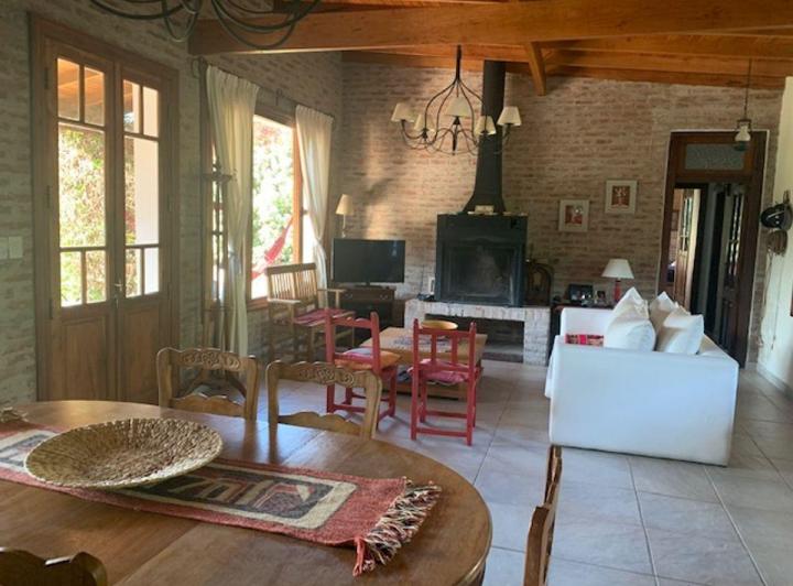 Casa · 180m² · 4 Ambientes · 1 Cochera