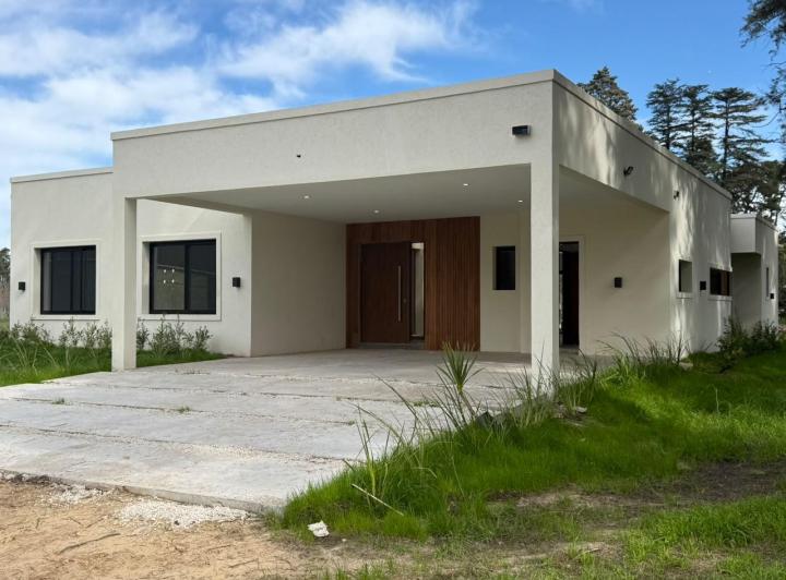 Casa · 178m² · 4 Ambientes · 4 Cocheras
