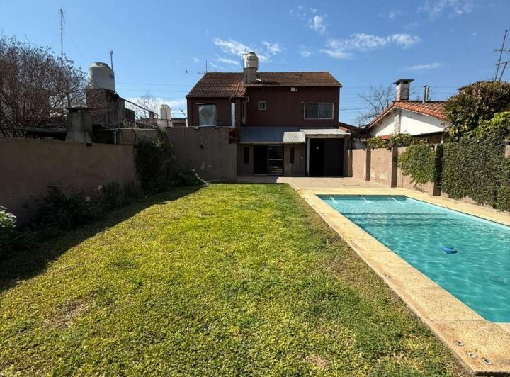 Casa · 172m² · 4 Ambientes · 1 Cochera