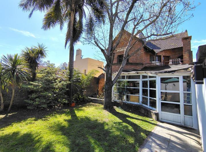 Casa · 250m² · 4 Ambientes · 2 Cocheras