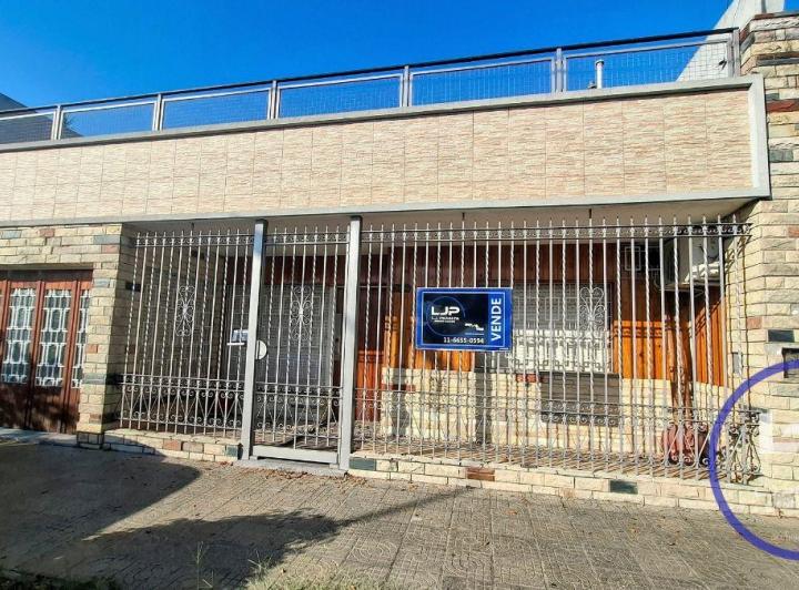 Casa · 222m² · 4 Ambientes · 3 Cocheras