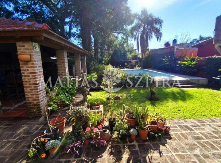 Casa · 315m² · 6 Ambientes · 1 Cochera