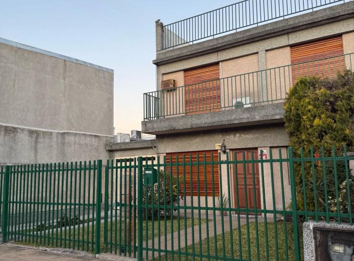 Casa · 145m² · 5 Ambientes · 1 Cochera