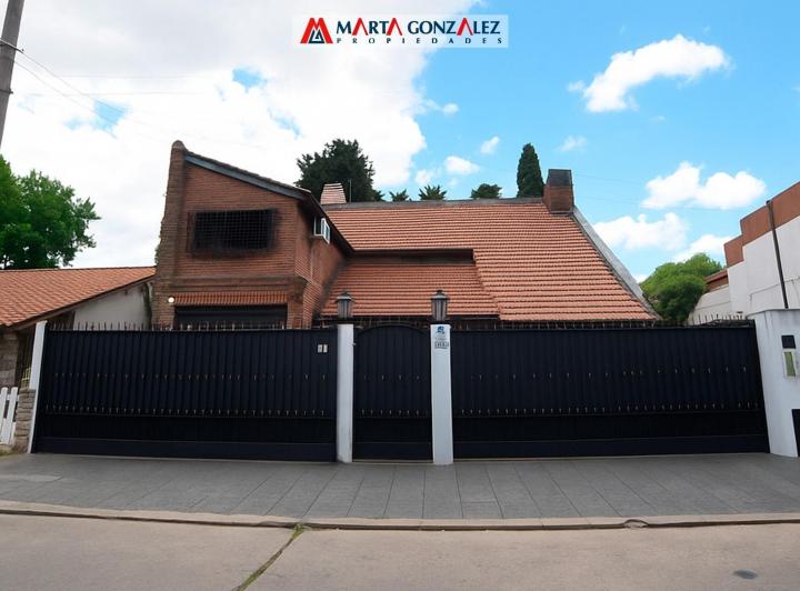 Casa · 300m² · 5 Ambientes · 5 Cocheras