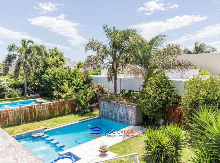 Casa · 295m² · 6 Ambientes · 7 Cocheras