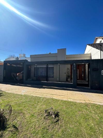 Casa · 160m² · 4 Ambientes · 1 Cochera